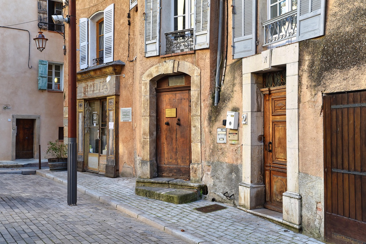 The Sound of a City: How Cobblestones Shape the Way We Hear Old Towns